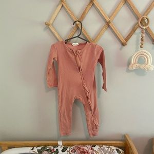 SpearmintLOVE Organic Waffle Ruffle Zip Footie, Dusty Rose